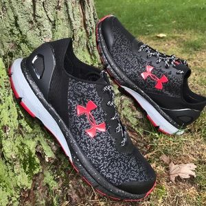 UNDER ARMOUR CHARGED SNEAKERS